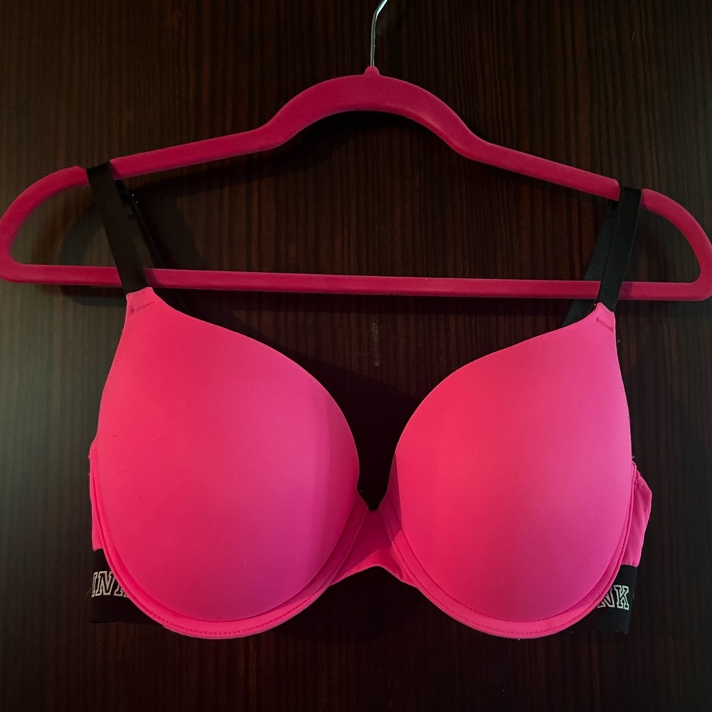 PINK Victoria's Secret Pink T-Shirt Bra with Push-Up 34DD